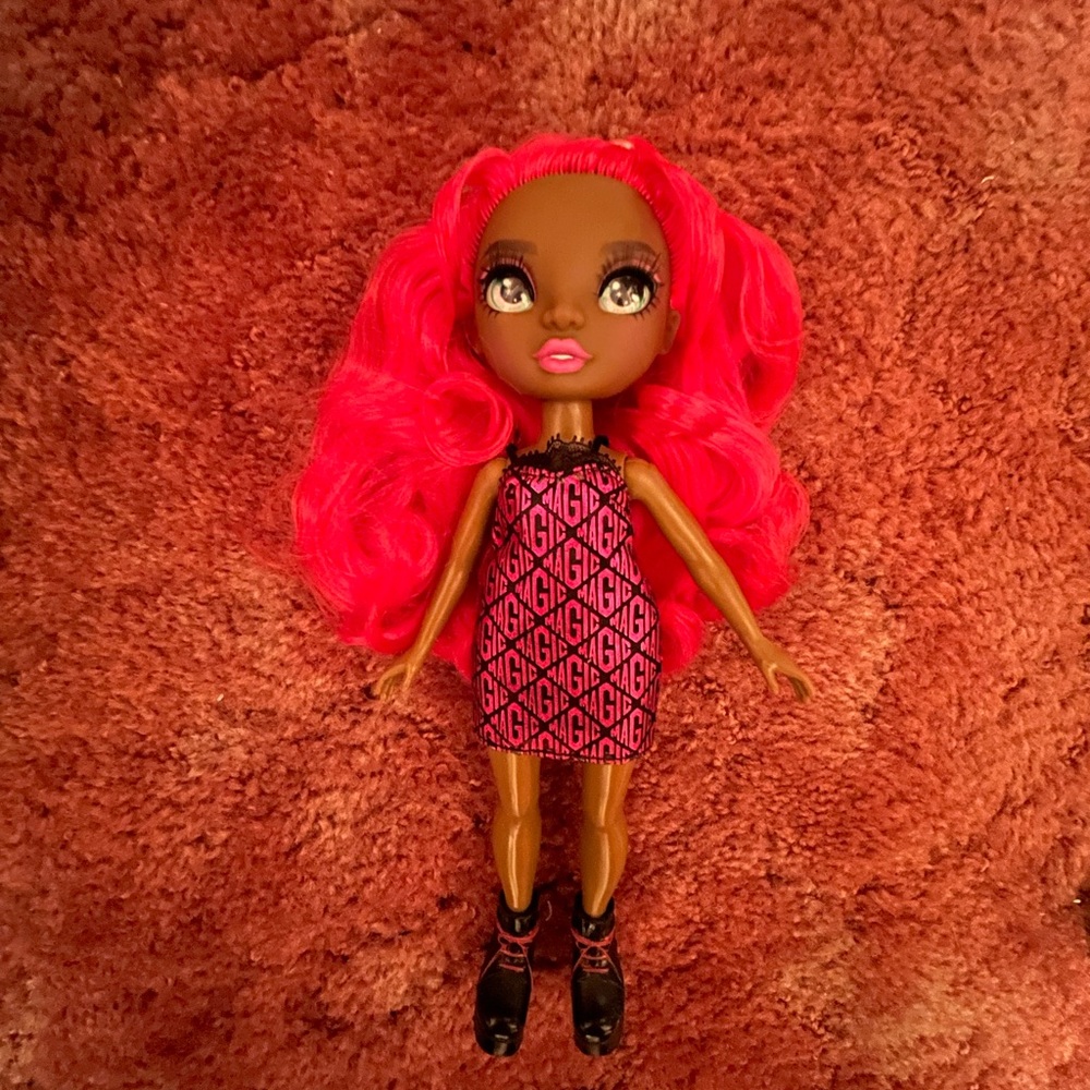 Rainbow High Daria Roselyn